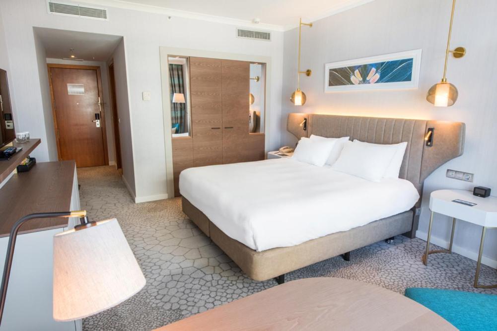 Hilton Diagonal Mar 4*
